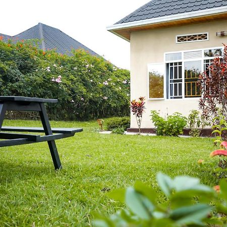 Indani Residence With Exceptional Night Comfort 루헹게리 외부 사진