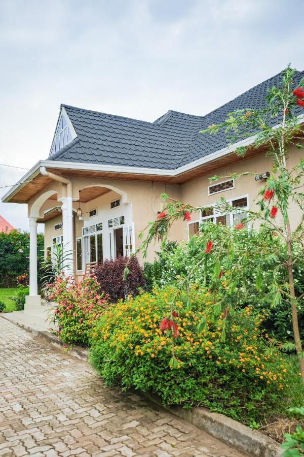 Indani Residence With Exceptional Night Comfort 루헹게리 외부 사진